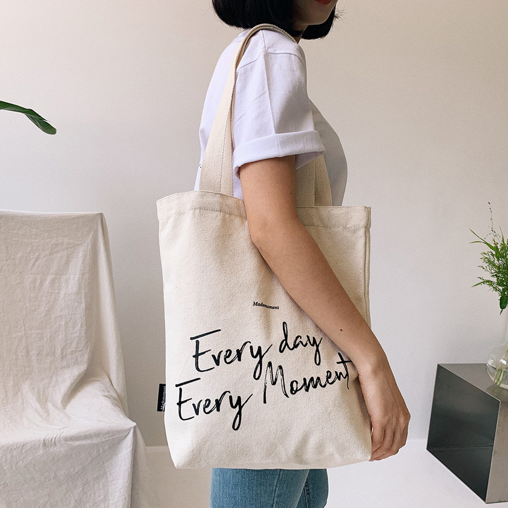 every day, every moment lettering eco bag